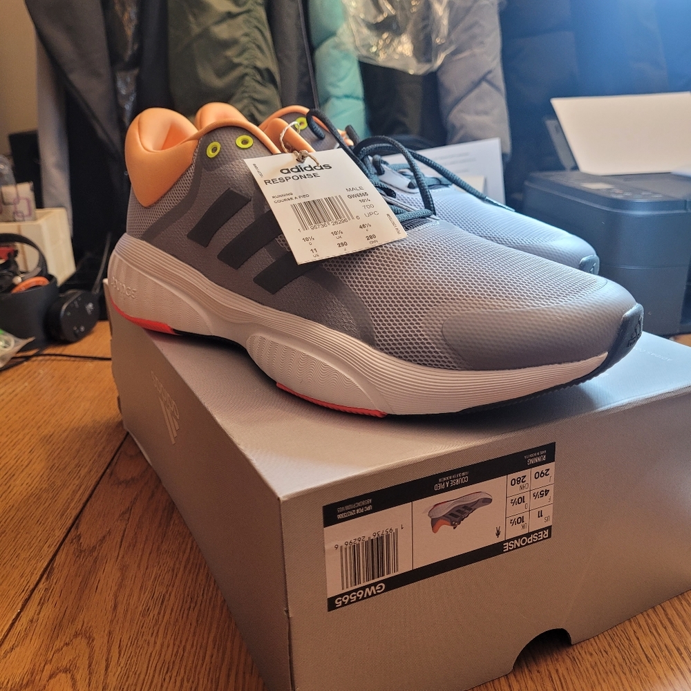Man's Adidas Sneakers 👟 - Picture 8 of 10